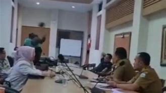 Anggota Dprd Ngamuk Saat Rapat Di Indonesia Saat Ini Terbaru